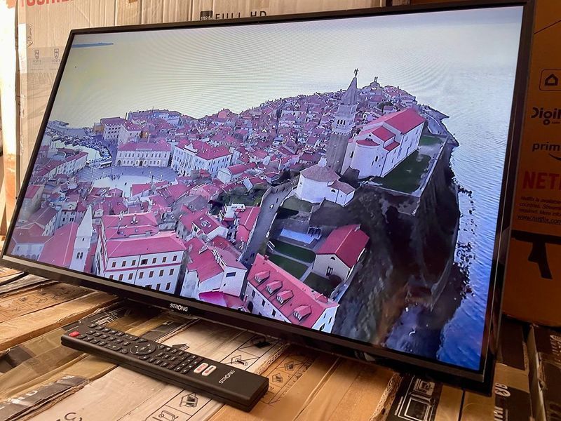 Телевізор STRONG SRT32HC5433 32 Inch (80 cm) Android HD LED Smart TV with Triple Tuner (HDTV, Netflix, Google Voice Control, HDMI, USB, EPG, CI+, Hotel Mode, DVB-T/T2/C/S2, Refurbished W24-EF5155 фото