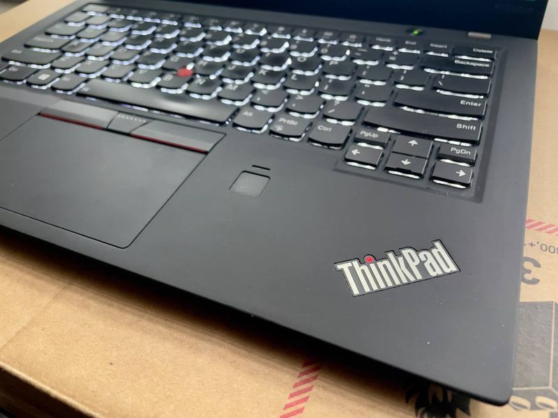 Ультрабук Lenovo ThinkPad X1 Carbon (7th Gen) / 14" (1920x1080) IPS  Intel Core i5-7200U/8/512SSD) WIN-11 OEM Б.У  x1 фото