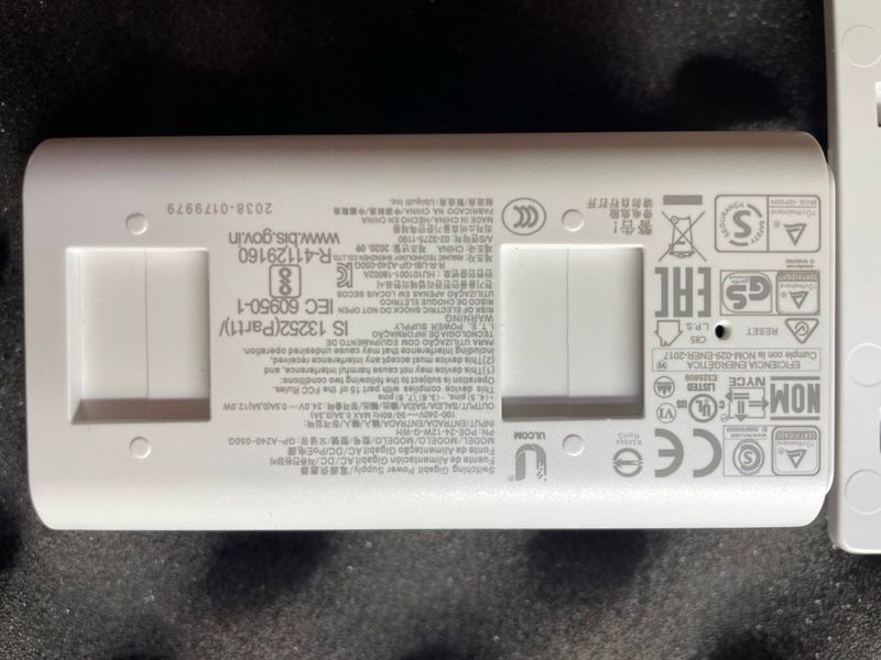 PoE-адаптер Ubiquiti PoE POE-24-12W-G-WH 467656-34232 фото